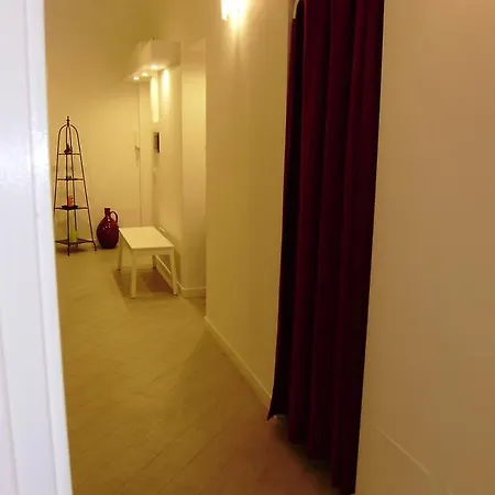 L' Interno A *